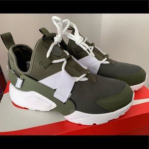 Nike air huarache city low size 8